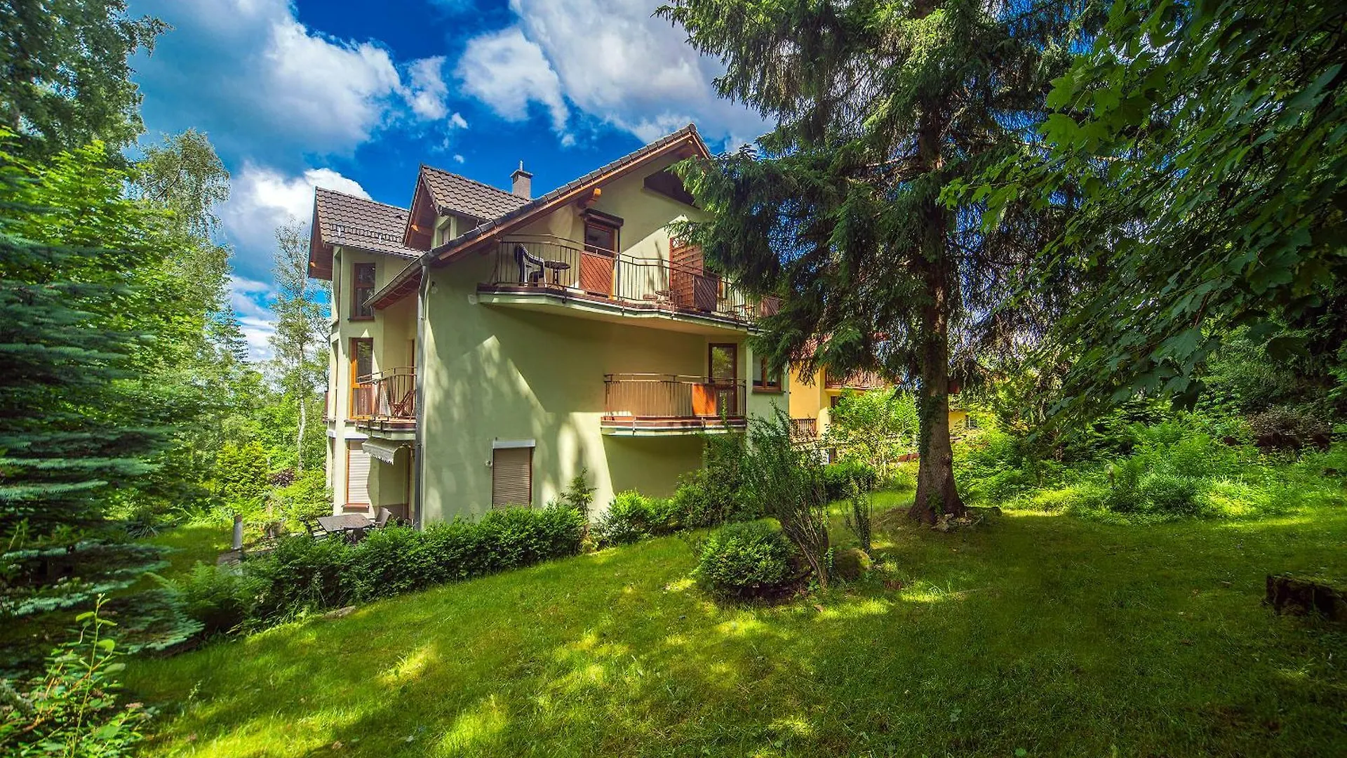 Karpacz4You - Apartamenty - Parking - Wiosna W Gorach 2025 - Skalny Stol 2,4 H 0*, Karpacz Poland